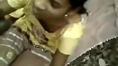 Desi village teen’s outdoor sex video
