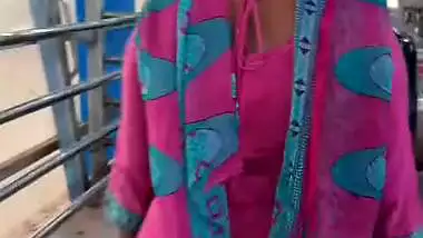 Bandra metro rail toilet me horny bhabhi fingering