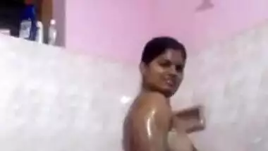 Horny Mallu Bhabhi Bathing