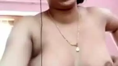Sexy Mallu Bhabhi Shows Her Boobs Part 1