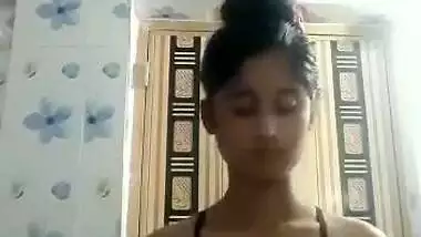 Desi anal fingering girl in nude viral xxx