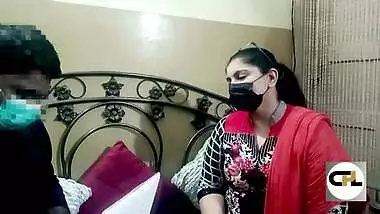 For cash Desi Bhabhi allows Pakistani boss to touch her XXX hot boobs