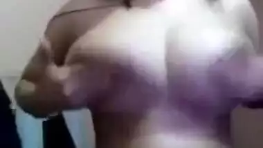Pakistani girl showing huge boobs and cunt