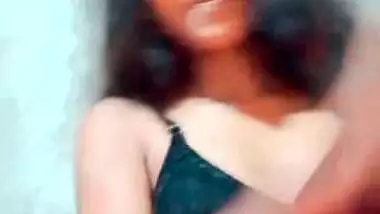 Cute girl topless in viral Srilankan sex video