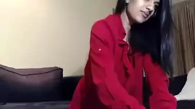 Indian XXX video of a sexy college beauty getting wicked on a clip call