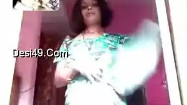 Indian MILF exposes her XXX boobies for husband via video link