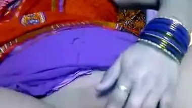 Indian Aunty Masturbation Fucking Her Juicy Pussy With Fingers