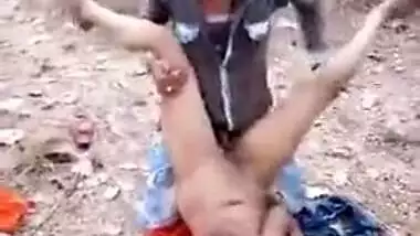 Indian outdoor sex! Mallu village bhabhi outdoor fucked by perv devar