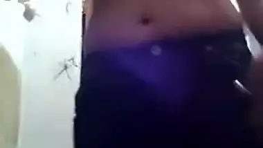 Eccentric Desi aunty loves washing nude XXX body in front of camera