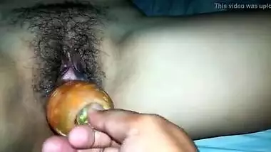 Husband opens his wife’s desi pussy with a carrot
