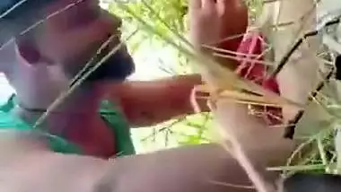 Trapping desi village girl and fucking her outdoor MMS