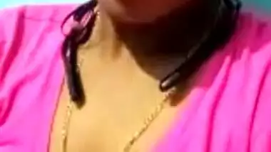 Desi Girl Shows her Boobs on vc