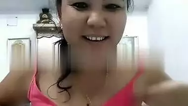 Hot Desi Girl Show Her Boobs On Video Call To Boyfriend