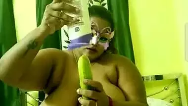 Super chubby Bangladeshi Bhabhi masturbating