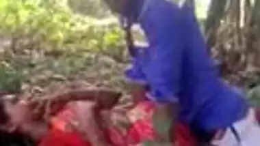 indian aunty getting fucked by young guys in forest 