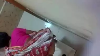 Indian milf peeing with sound 