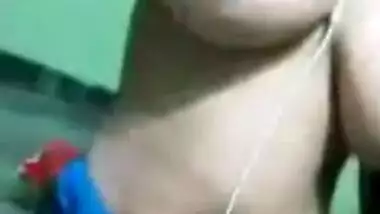 Bangladeshi Girl Showing Her Sexy Figure On Video Call