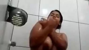 Lankan Big Boob Girl Bathing