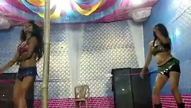 Hindi Girls Doing Mujra On Stage