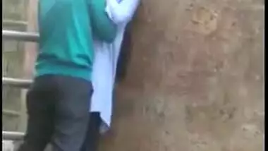 Gal caught sneakily making out with lover in outdoor Desi mms action