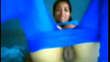 Sexy Indian Girl on Webcam Sqeezing her Boobs