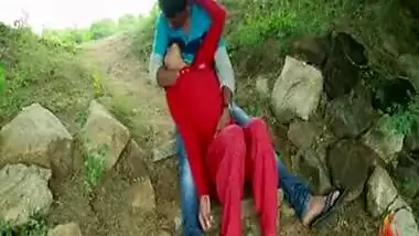 Pressing boobs of a hot Indian girl in the forest
