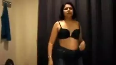 Desi Aunty - Big Ass With Her Manager On A Business Tour