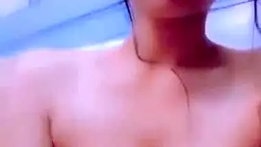 Beautiful Pakistani girl nude selfie MMS