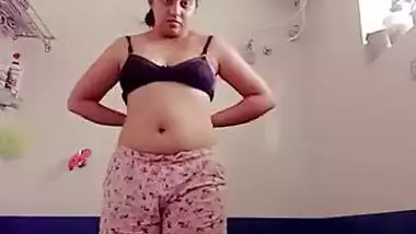 [ Indian Hard Porn ] Desi cute girl show her sexy body