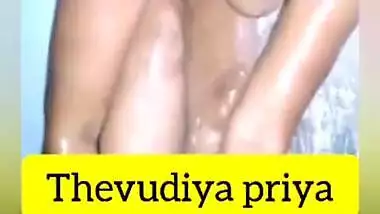 Sexy Tamil Girl Bathing