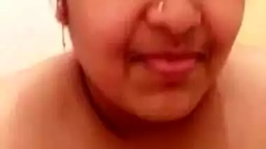 Big boob Bhabhi showing her big pussy