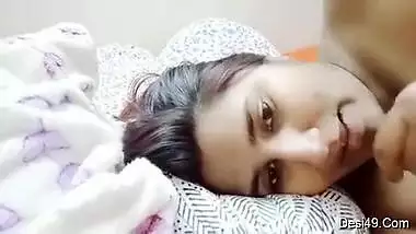 Pretty Desi female wakes up with the idea of filming XXX video