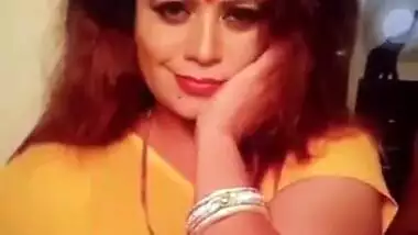 Sapna Bhabi Horny Clip In Yellow Saree