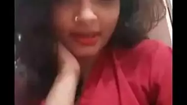 Amateur video of the Desi lovely with nose piercing exposing the chest