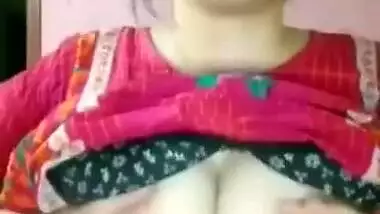 Desi Sexy Girl showing boobs and Ass 2 clips part 1
