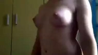 Desi girl has a pale body that she willingly shows in the porn video