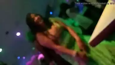 DESI LADY DANCE IN MUMBAI DANCEBAR
