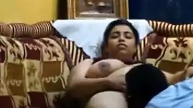Sexy Mallu aunty gets her pussy sucked
