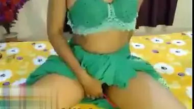 Hot Desi Bangla babe on Cam Showing Cute Boobs and Pussy and Squirting