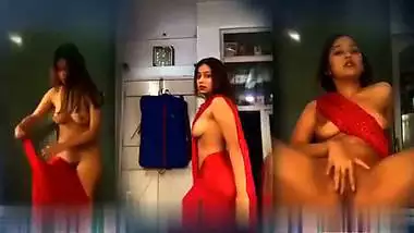 Girl strips her saree in Indian desi girl nude video