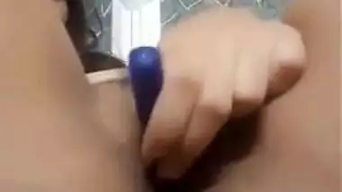 Indian nude girl fucks her wet pussy with a sketch pen