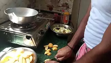 Madam Ne Naukar Se Kitchen Me Choot Chudayi Karayi - Fireecouple
