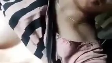 Today Exclusive -cute Desi Girl Shows Her Boobs And Fingering