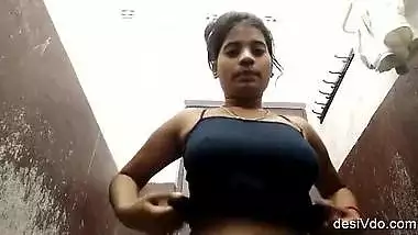 Desi girl showing her bf