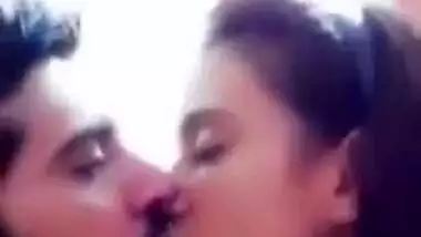 Desi girl Hot Kiss With Boyfriend