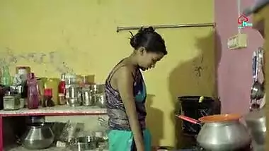 Sexy kamwali bai serving doodhwali chai