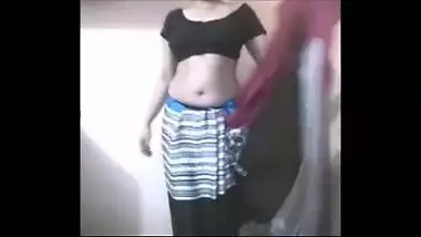 Sexy slim bhabhi exposed her naked beauty on demand