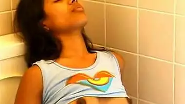 Sexy Telugu Girl Masturbates Secretly