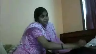 indian newly wed bhabhi sucking her servant dick after lunch