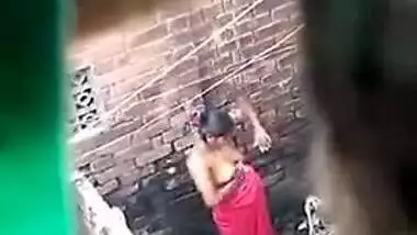 Hidden sex video of chubby Indian woman washing her XXX tits outdoors